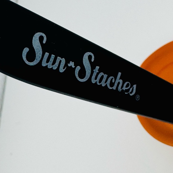 Five Nights At Freddy's Fazbear Childs Sunglasses Sun Staches FNAF 2018 - Picture 4 of 5